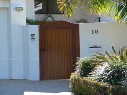 contemporary-gates-58